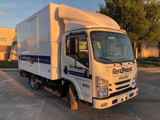 Alquilar camión menos de 3500kg con plataforma elevado en Palma de Mallorca