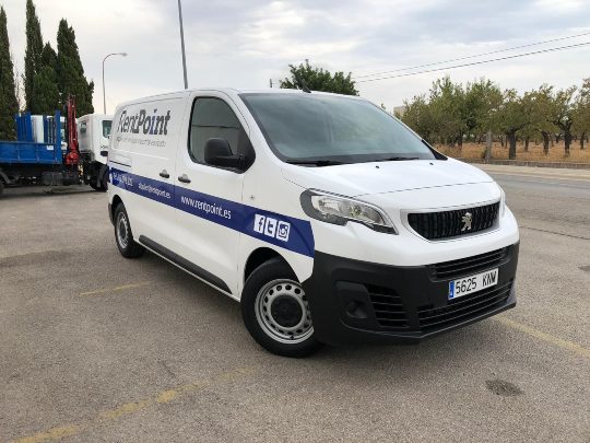 Alquiler de furgoneta de tamaño medio en Rentpoint Mallorca