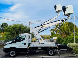 Alquilar cesta elevadora de 18 metros sobre camión en Rentpoint Mallorca