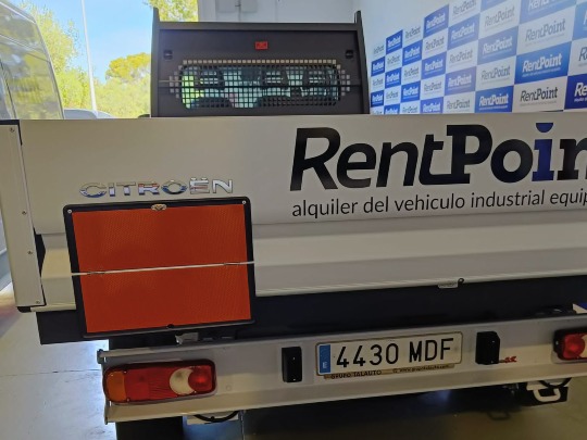 Camión ligero de caja fija en Rentpoint