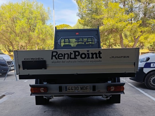 Alquiler de camión caja fija disponible en Mallorca